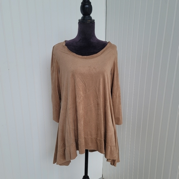 Boho Chik Women Faux Suede Stretch Slimming Tan Beige 3/4 Sleeve Top Sz L - Picture 1 of 9